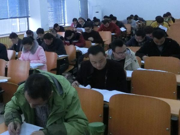 2016年3月10日太阳成集团122cc官网入口第五考场考生正在认真答卷 2016年3月10日太阳成集团122cc官网入口第五考场考生正在认真答卷